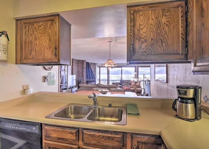 7 Mi To Keystone Resort: Condo W/ Hot Tub & Pool